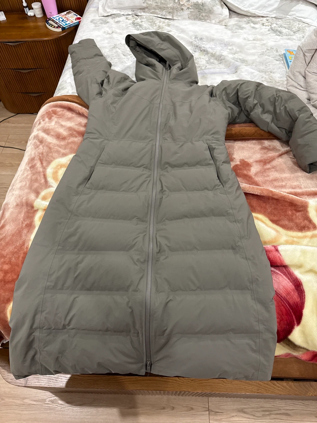 Lululemon Down Coat Women's Size 12 Grey Hooded Long