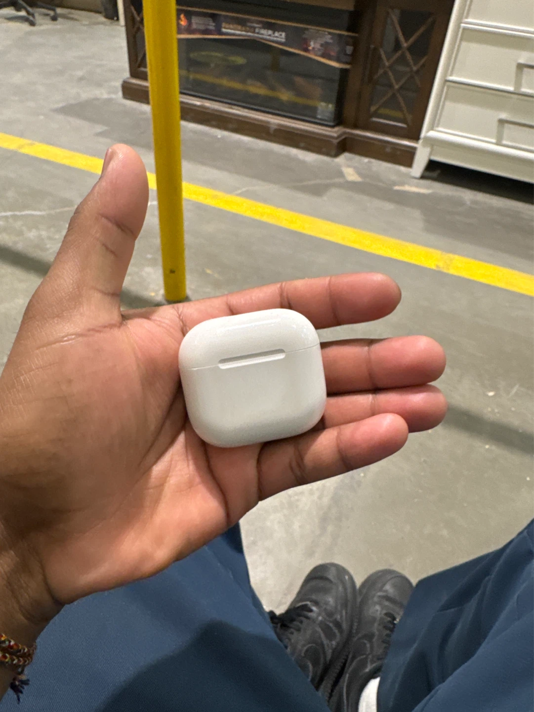 Apple AirPods Pro Charging Case