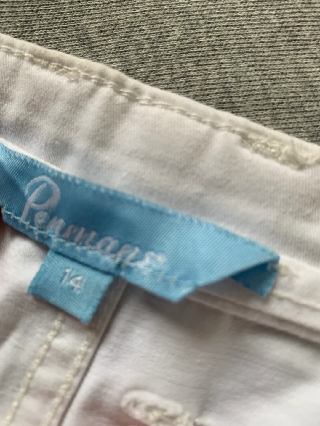 Ladies White Shorts - Size 14 - photo 3
