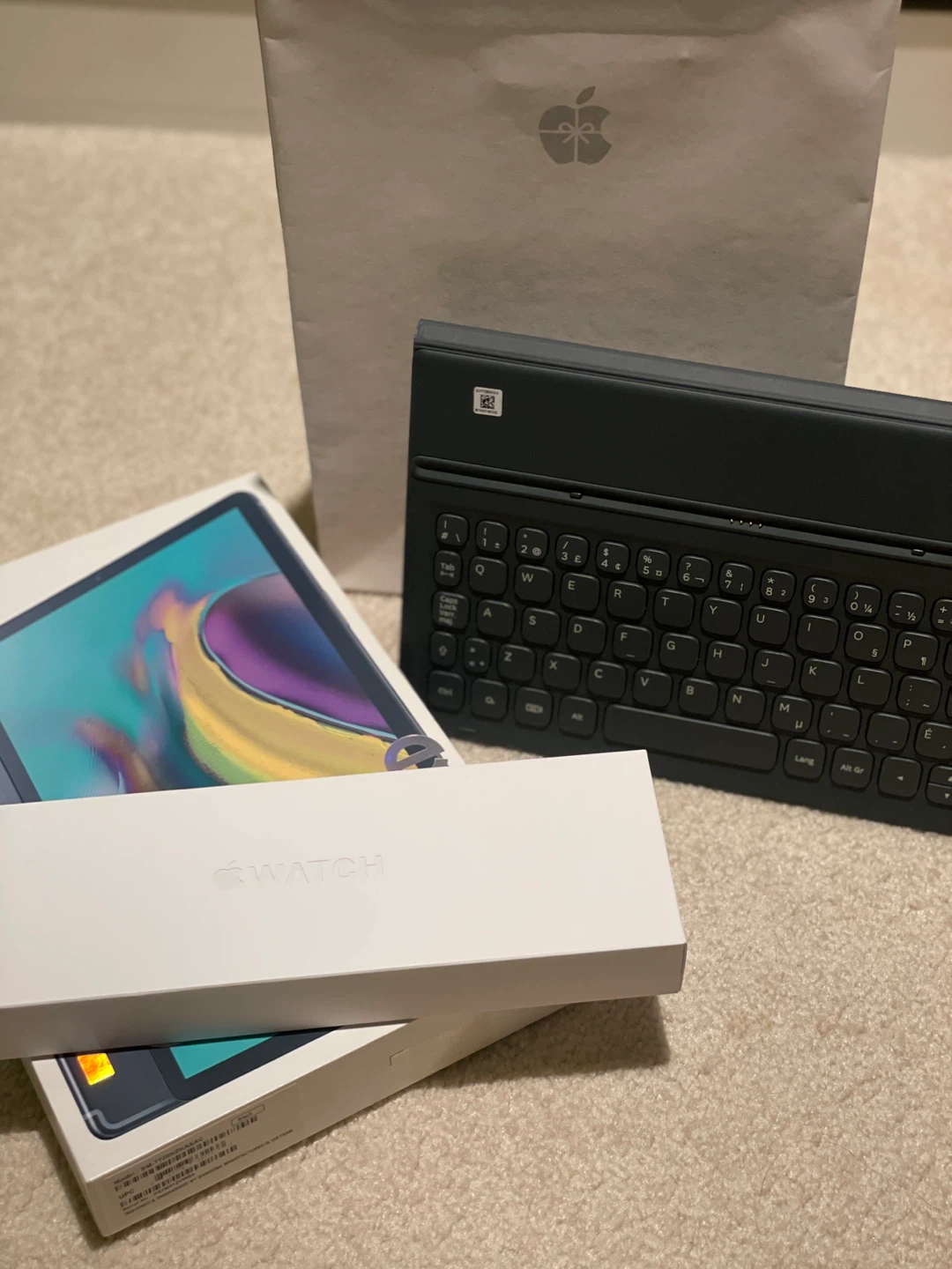 Samsung Galaxy Tab s5e with Samsung keyboard - photo 2