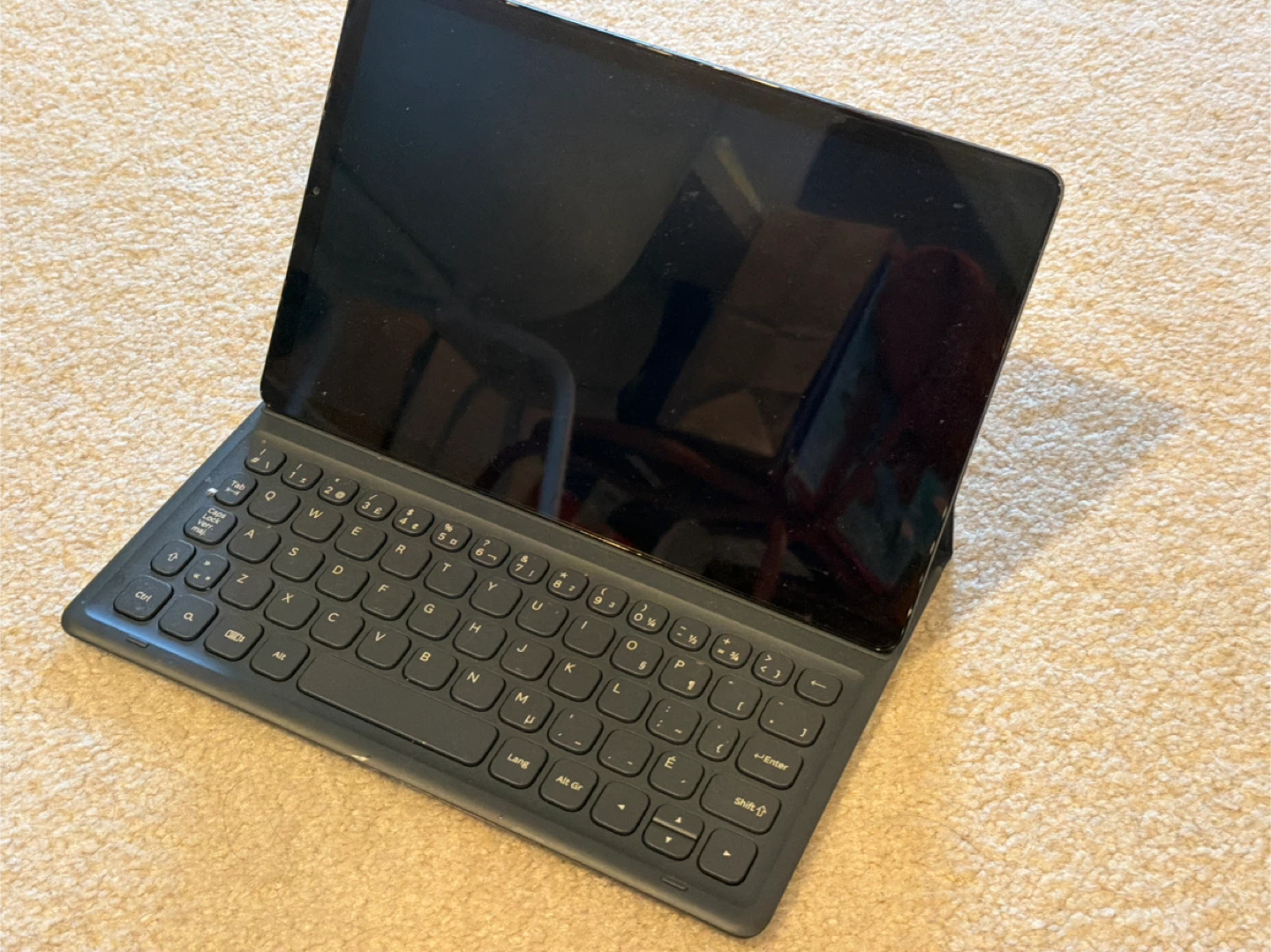 Samsung Galaxy Tab s5e with Samsung keyboard