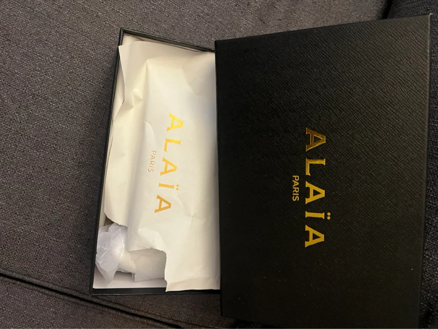 Empty shoe box with bags and other accessories - photo 4