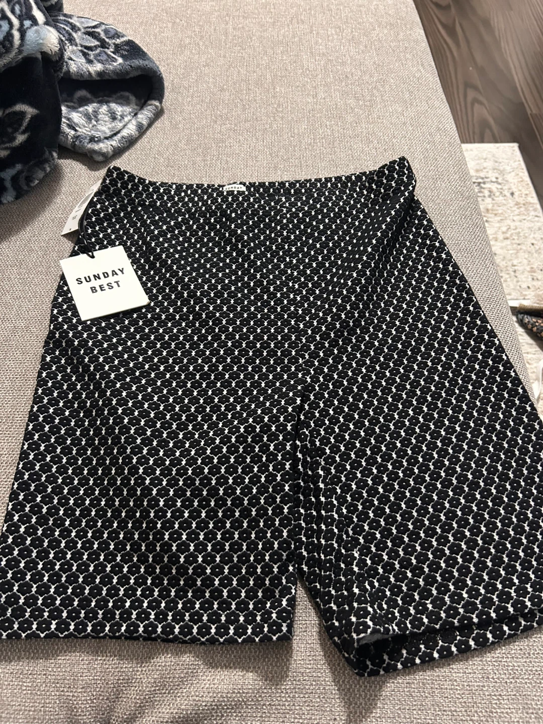 SUNDAY BEST new kissy shorts size medium 7”inseam - photo 3