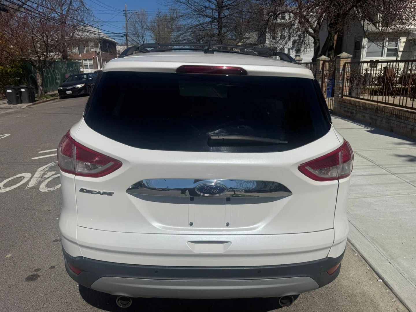 White Ford Escape SUV - photo 5