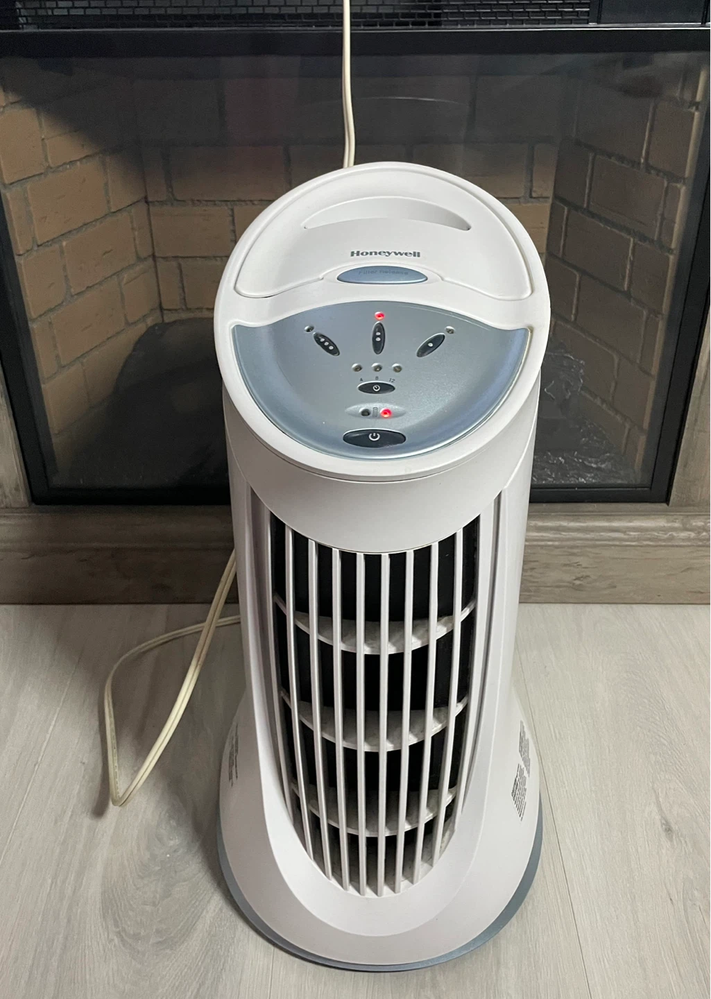 Honeywell QuietClean Air Purifier – Excellent Condition - photo 2
