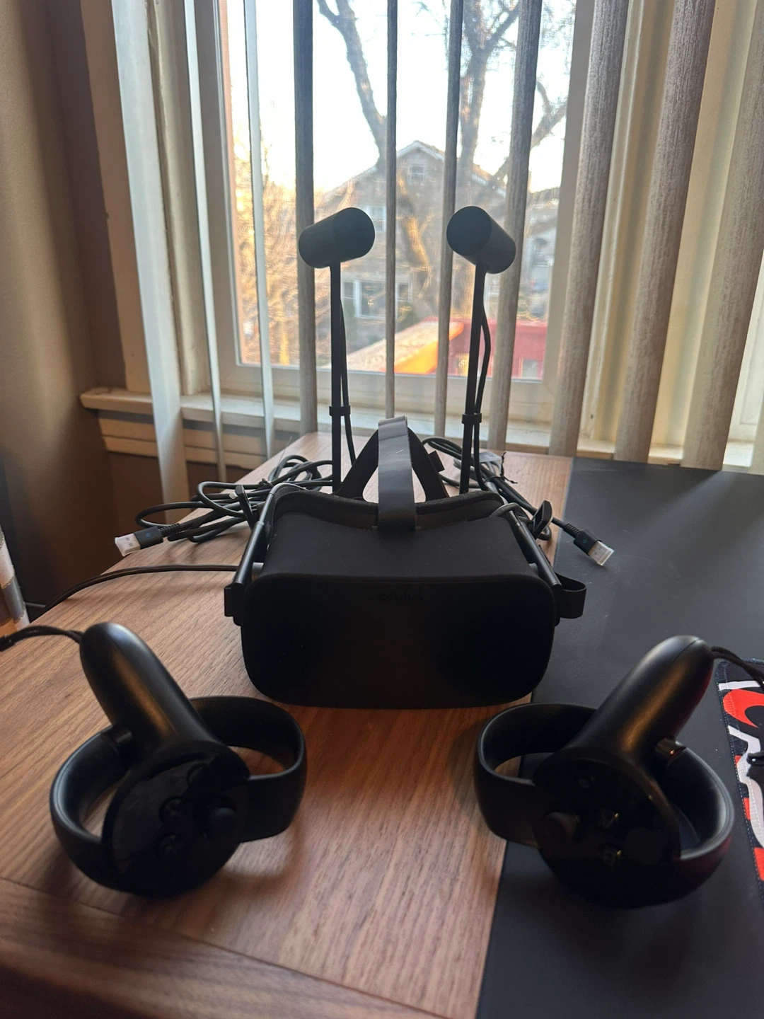 Oculus Rift Virtual Reality Headset with Controllers - photo 4