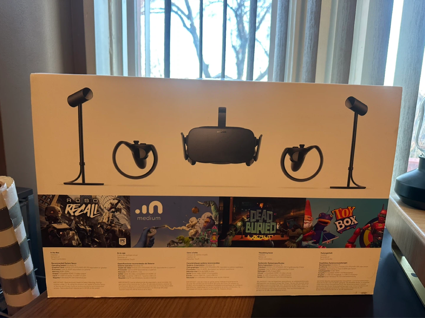 Oculus Rift Virtual Reality Headset with Controllers - photo 2