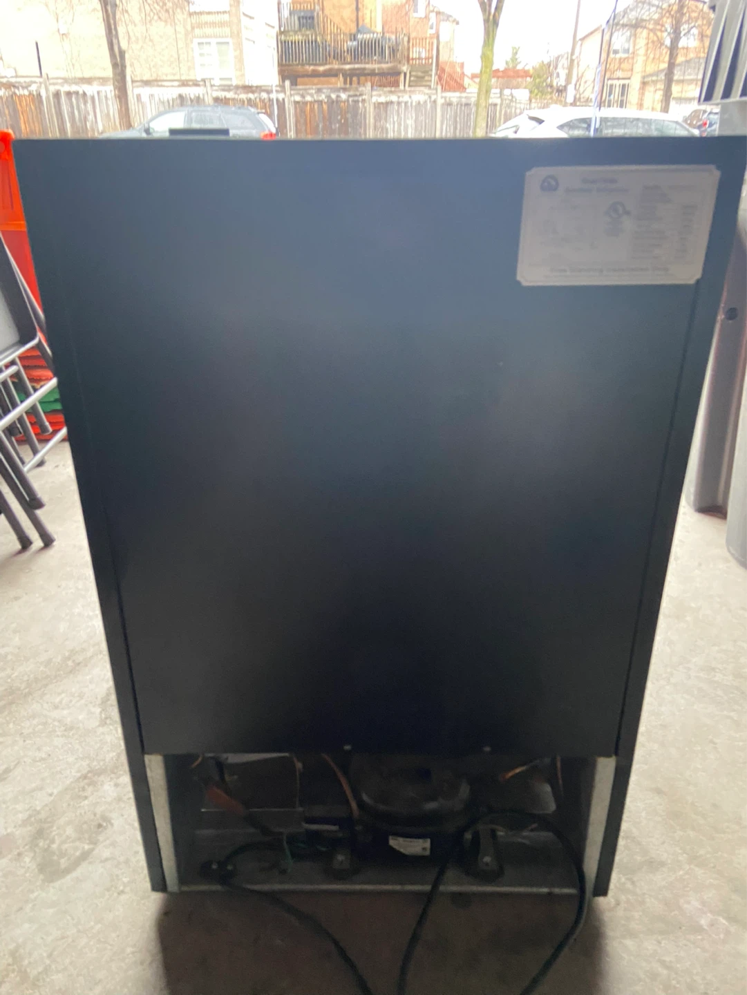 Budweiser Igloo Compact Refrigerator - photo 4