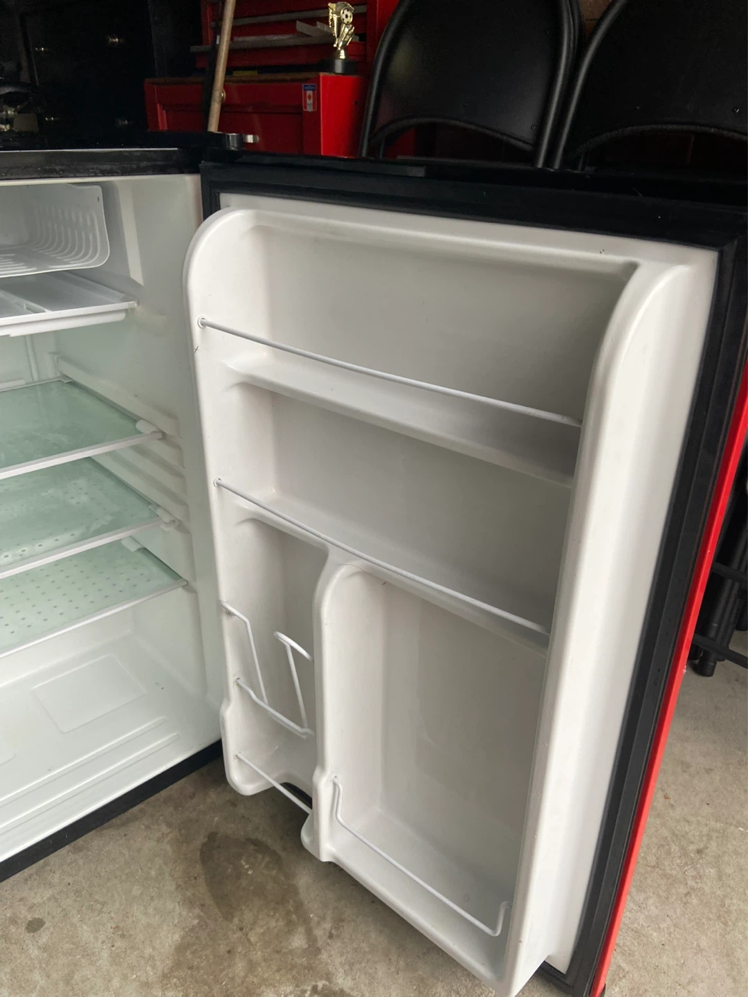 Budweiser Igloo Compact Refrigerator - photo 3