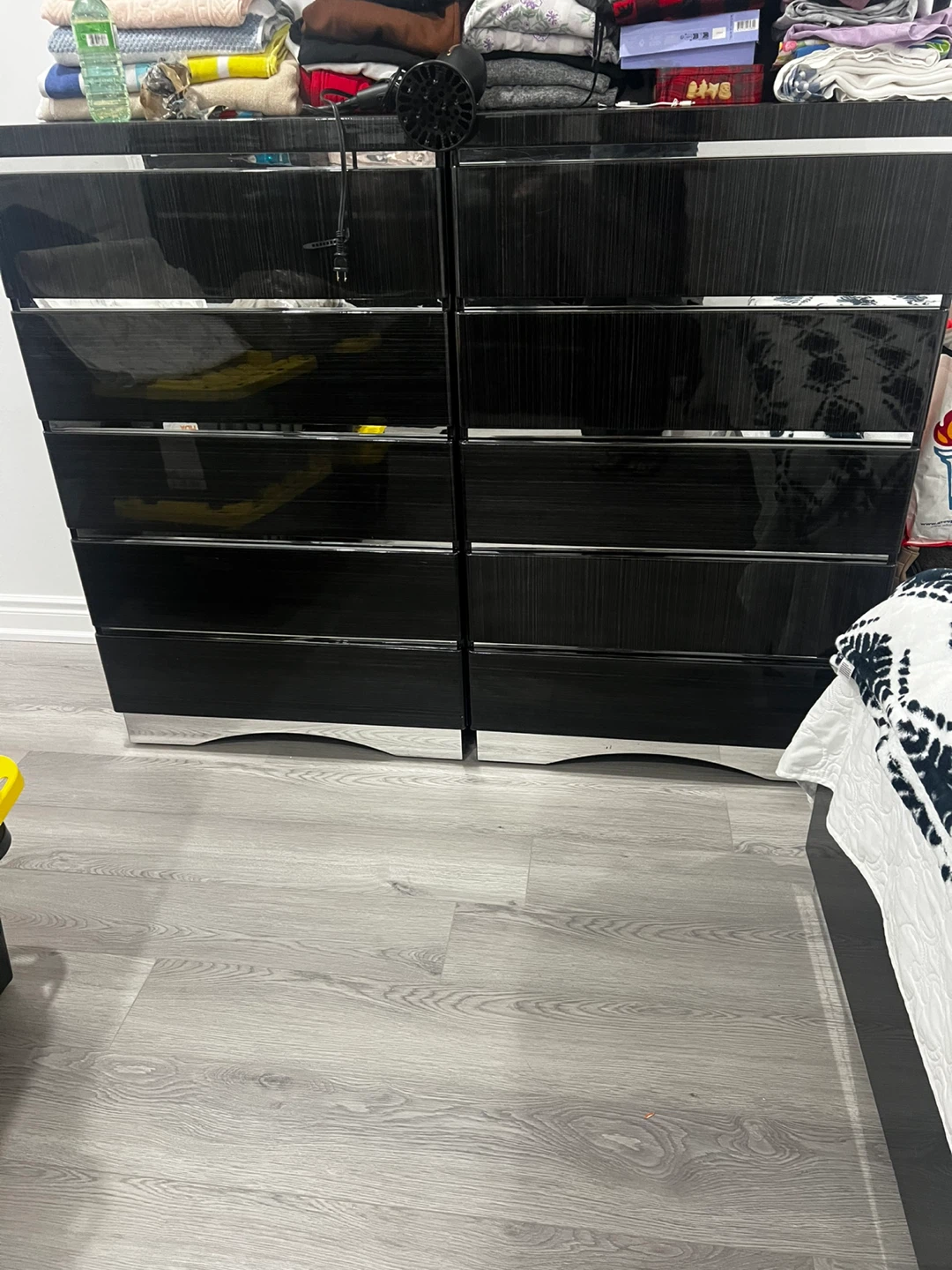 Black 8-Drawer Dresser with Silver Accents - photo 4