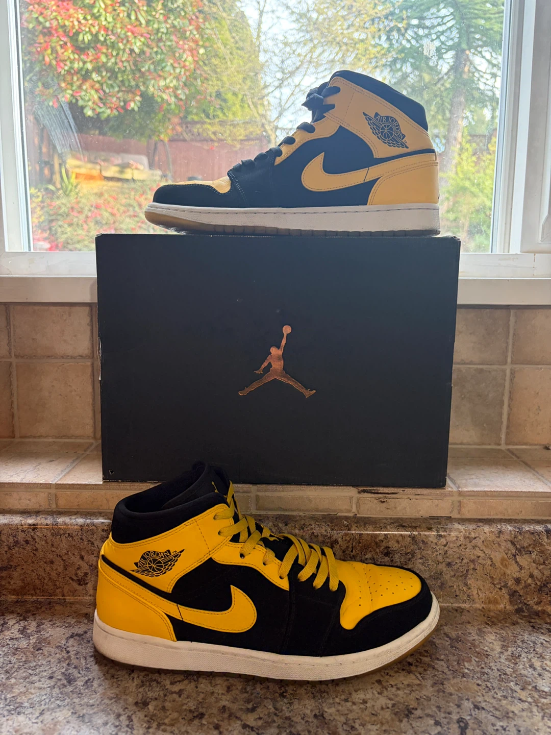 Air Jordan 1 Mid Yellow Black Sneakers