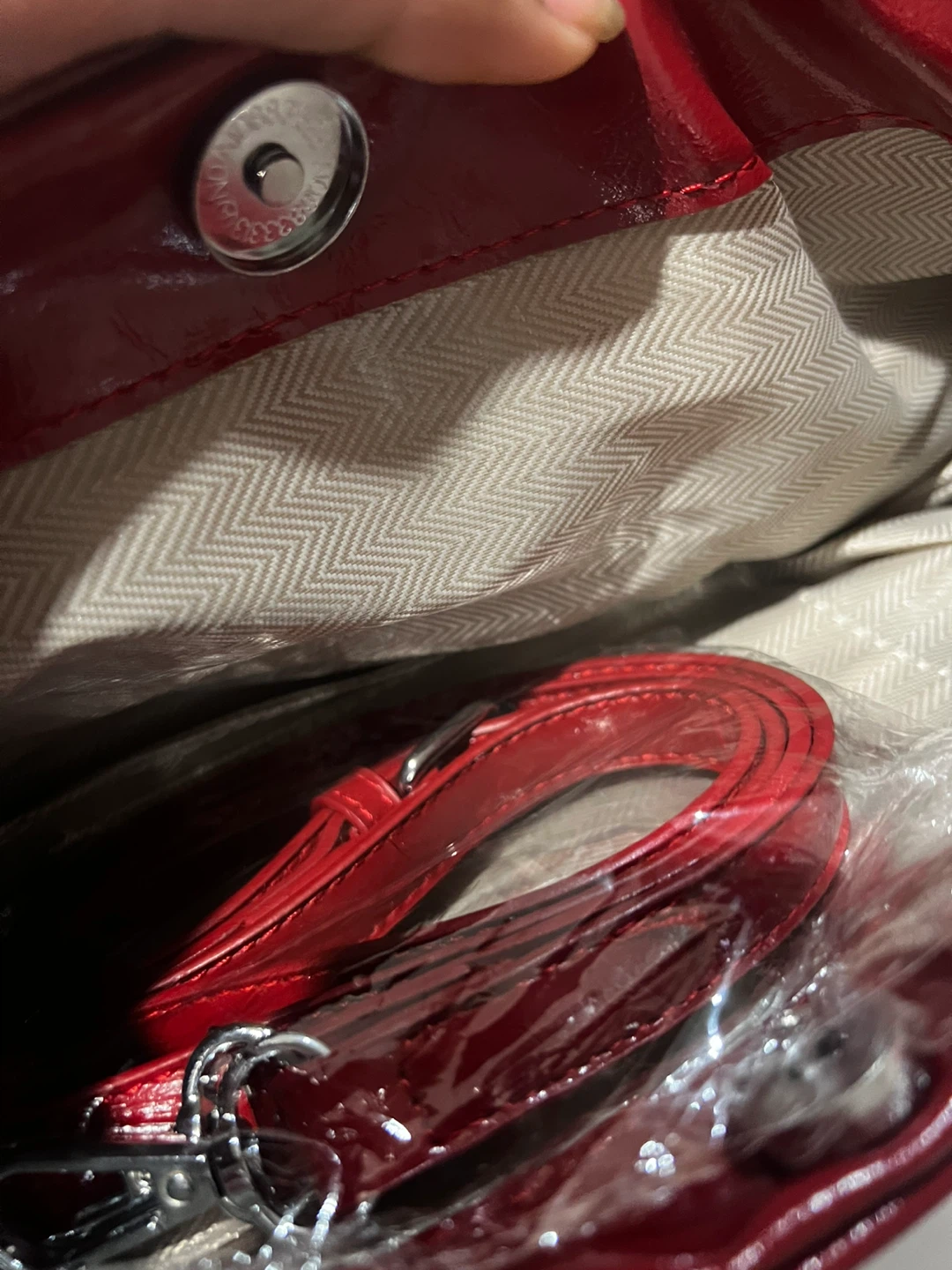 Red patent shoulder bag with silver studs - photo 4