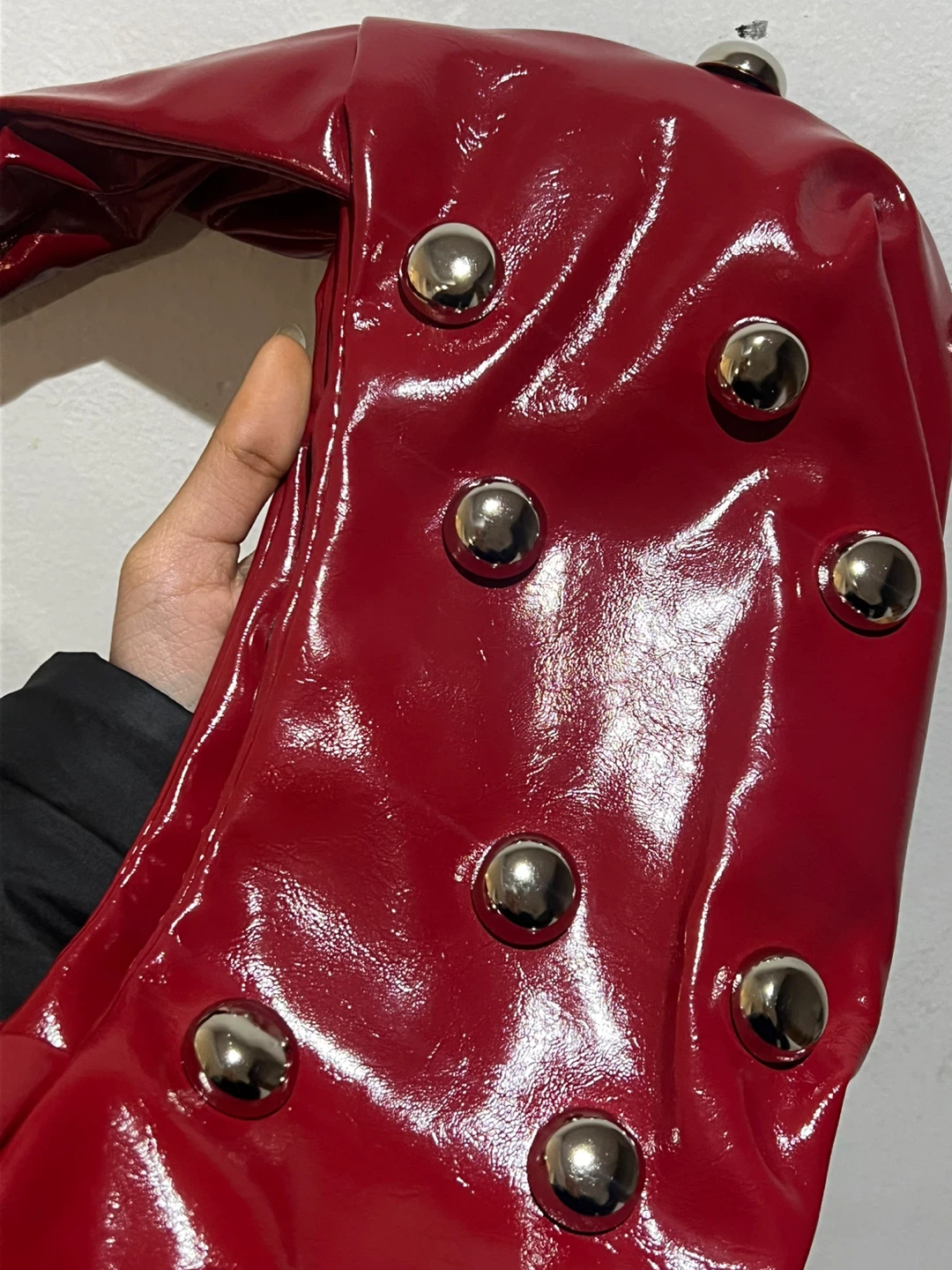 Red patent shoulder bag with silver studs - photo 3