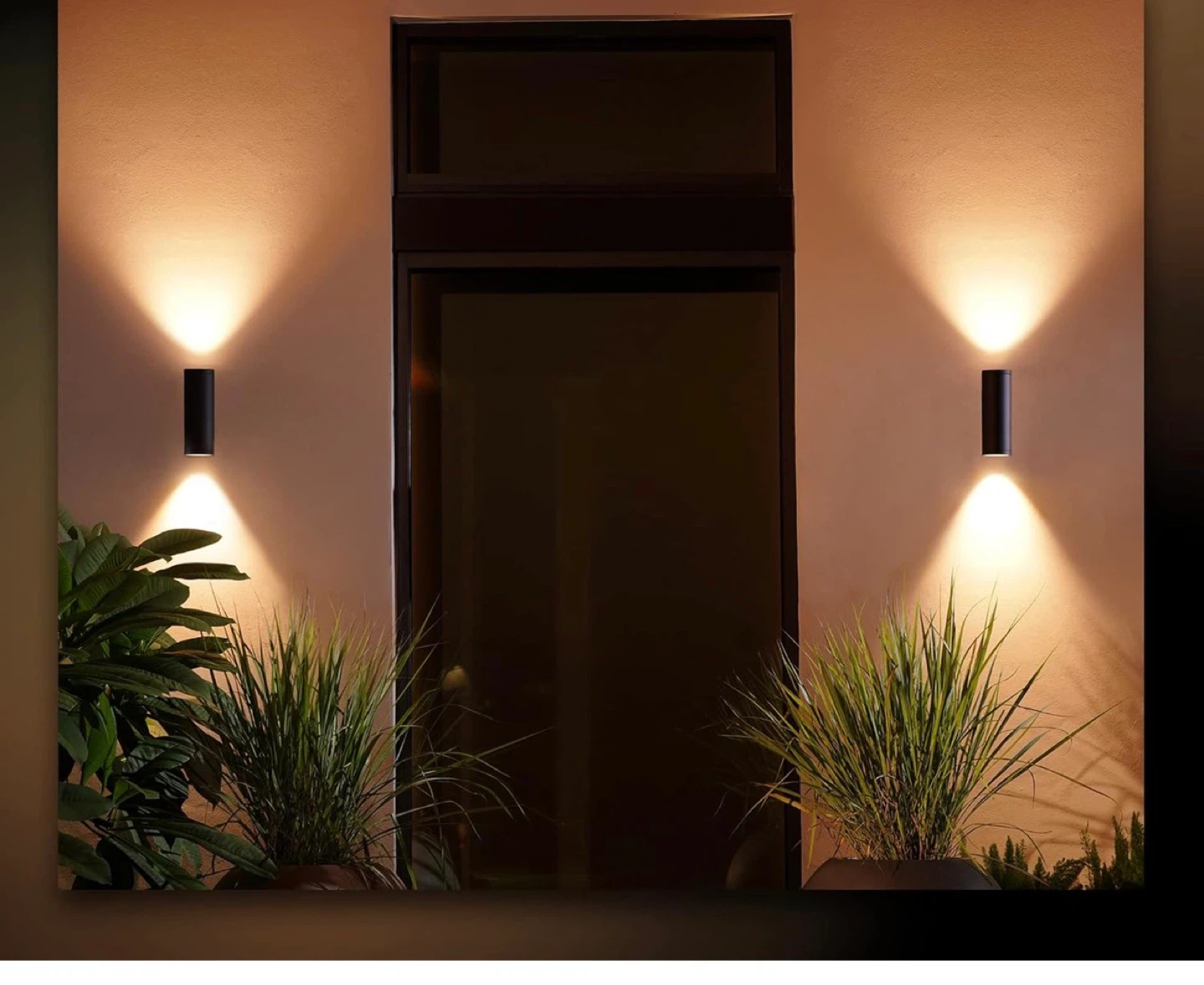 Philips Hue Outdoor Wall Light - Black