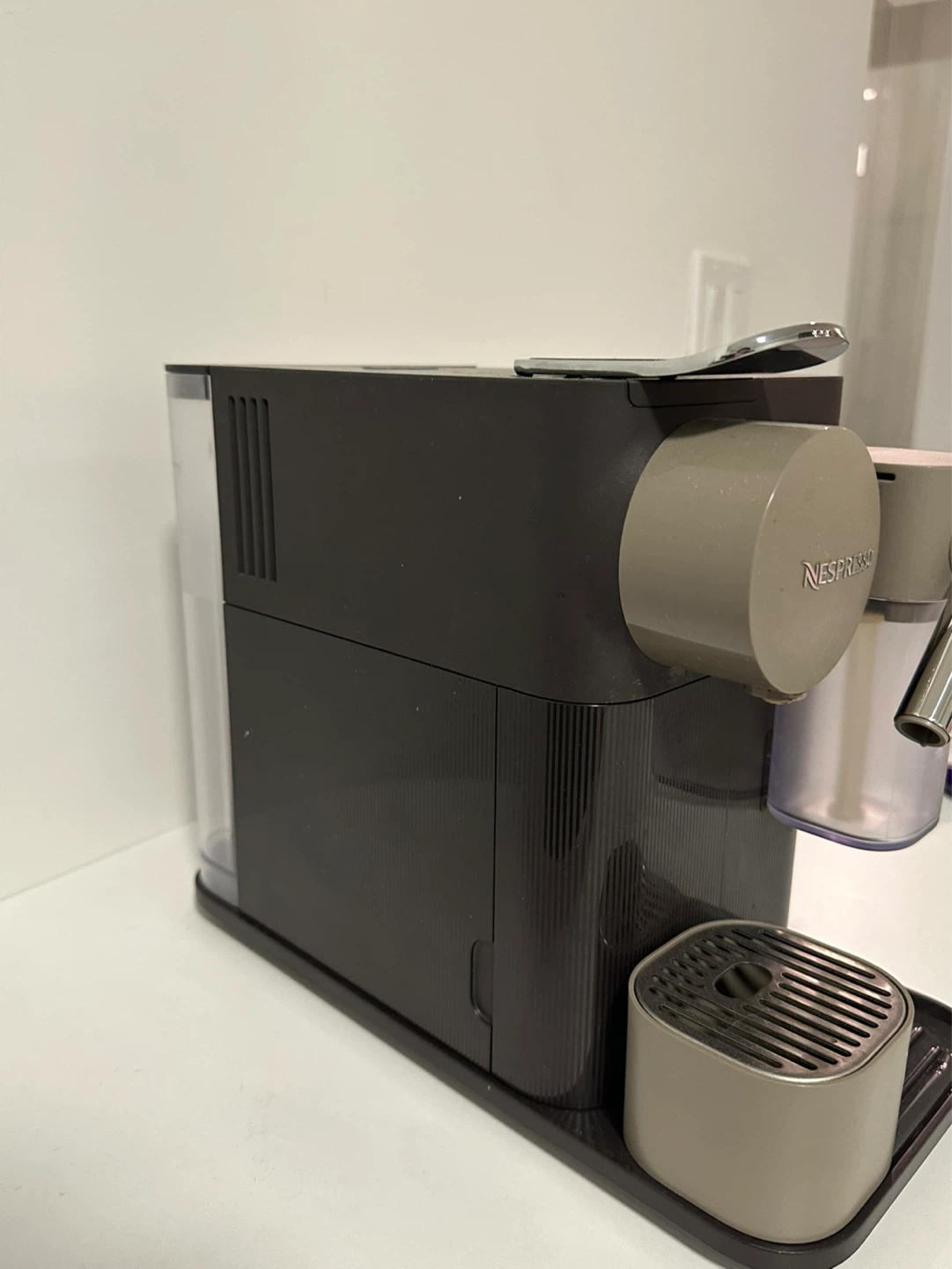 Nespresso DeLonghi Latissima One - photo 3
