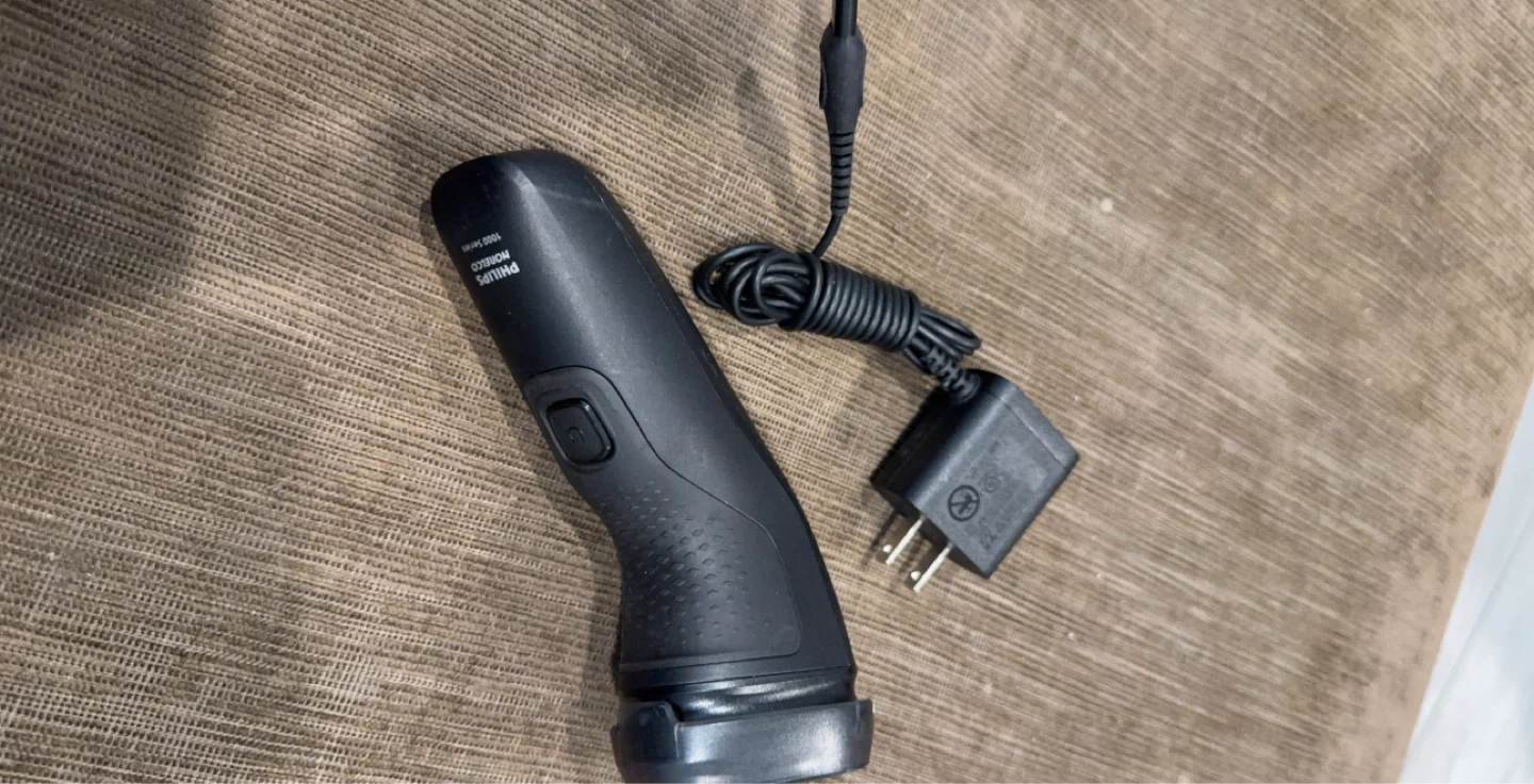 Philips Norelco 1000 Series Shaver with Charger