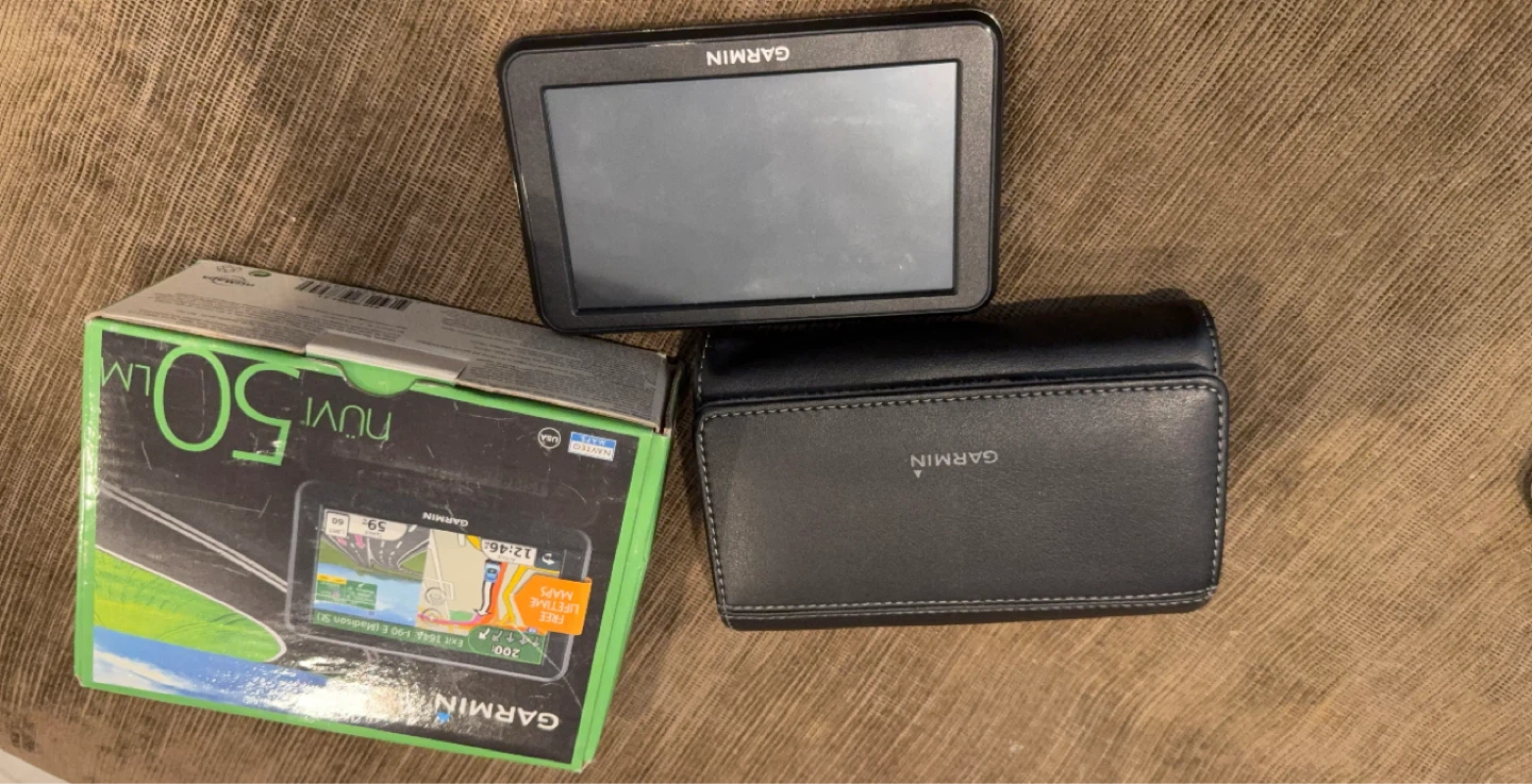 Garmin Nuvi 50LM GPS Navigation Device