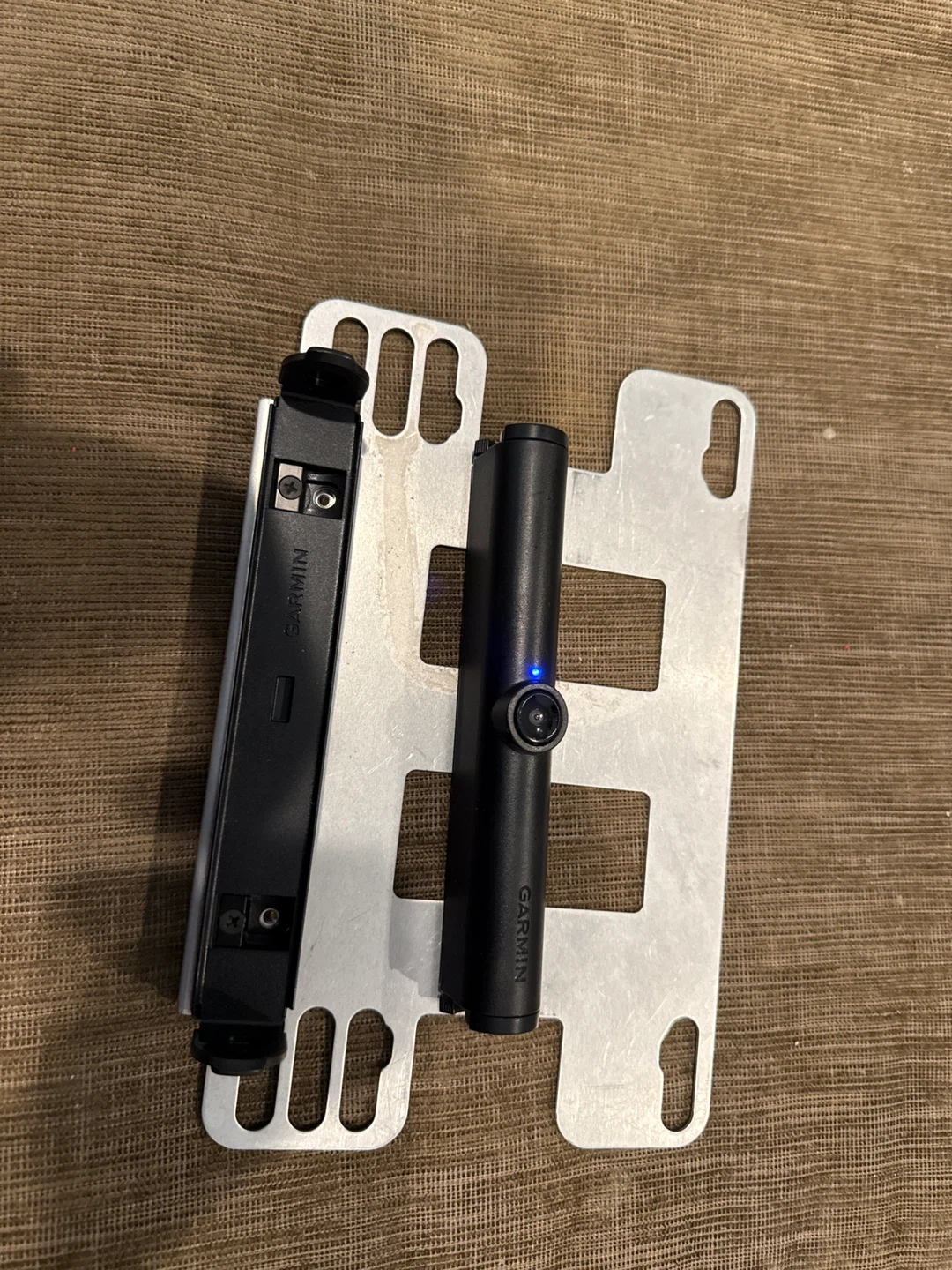 Garmin Dash Cam Mount with Batteries - photo 2