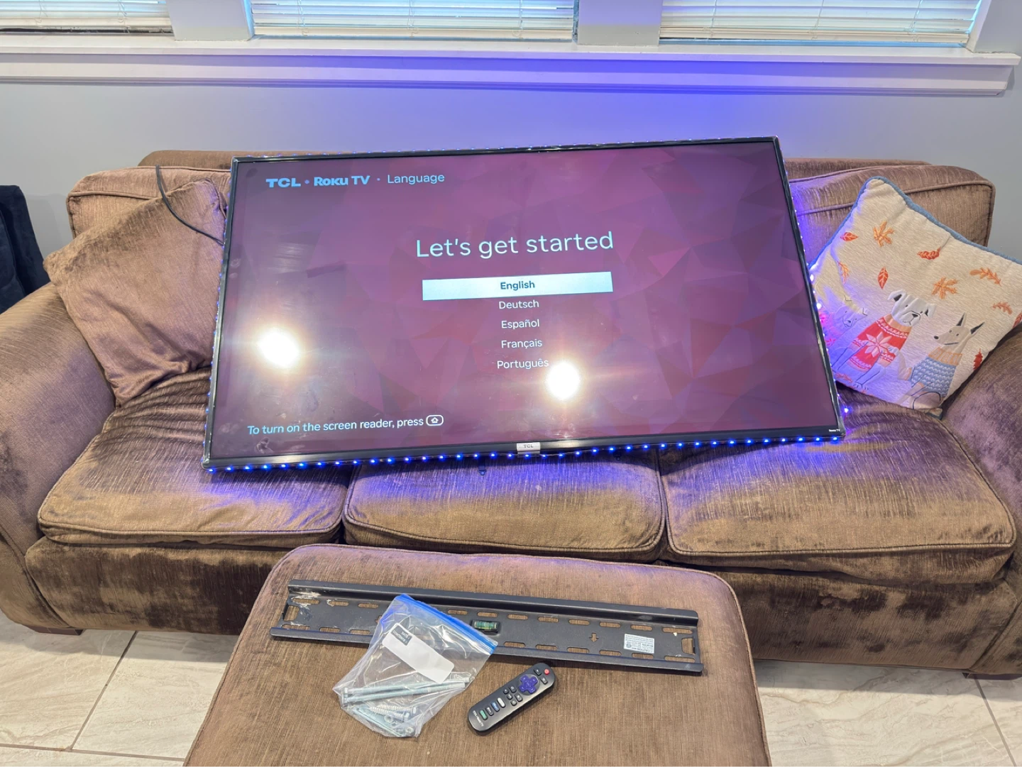 TCL Roku TV 4K HDR Smart TV with Wall Mount - photo 2