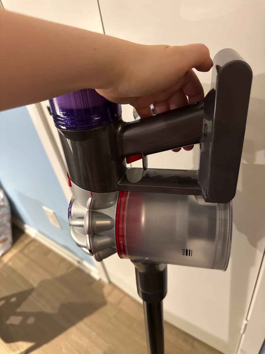 Like new Dyson V8 Cordless Vacuum Cleaner - photo 3