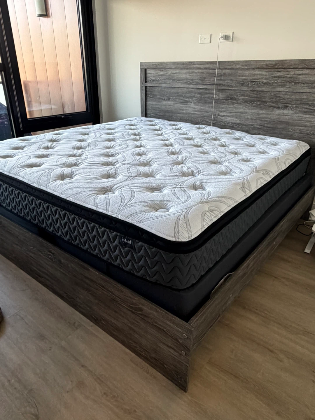 King, orthopedic,  Hybrid Mattress, Ashley bed frame - photo 2