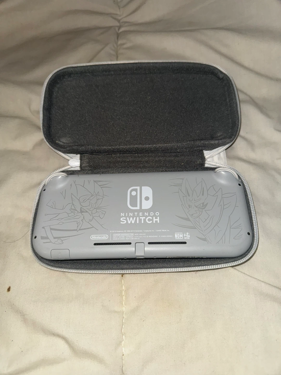 Nintendo Switch Lite Zacian & Zamazenta Edition - photo 3