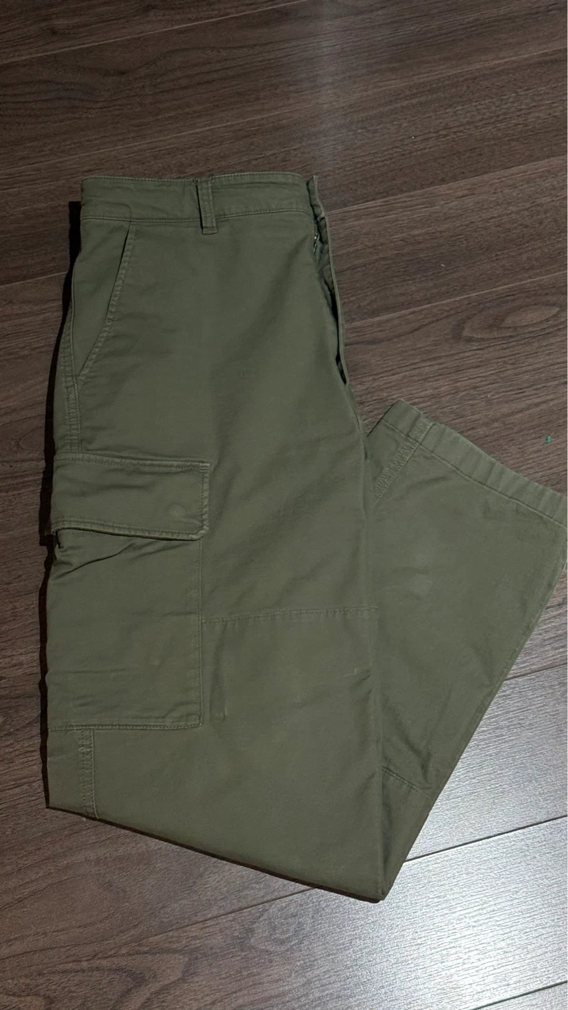 Uniqlo Cargo Pants Green Size 30-33 Inch
