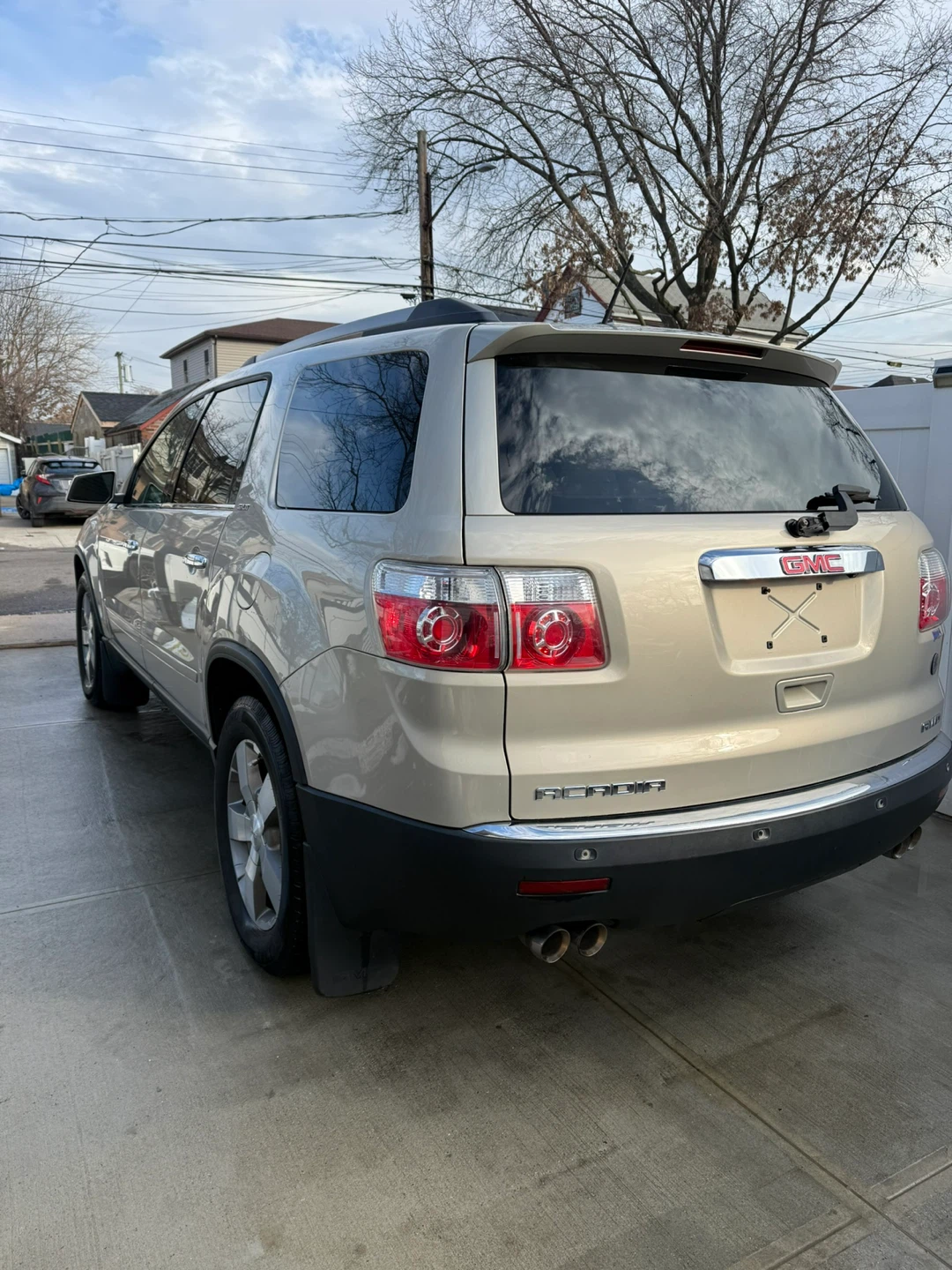 2011 GMC Acadia SLT2 121k miles - photo 2