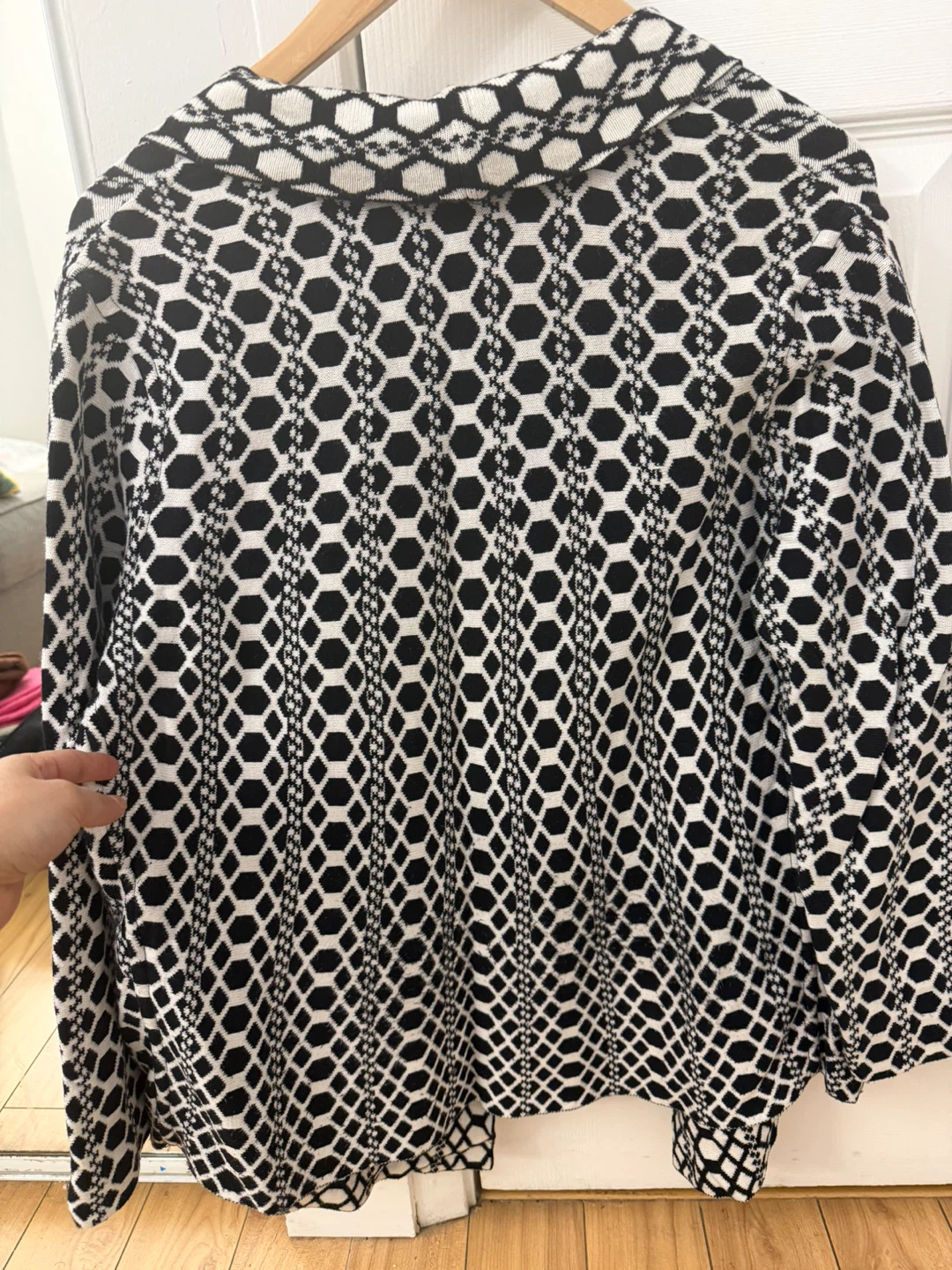 Women's Black and White Geometric Cardigan - photo 3