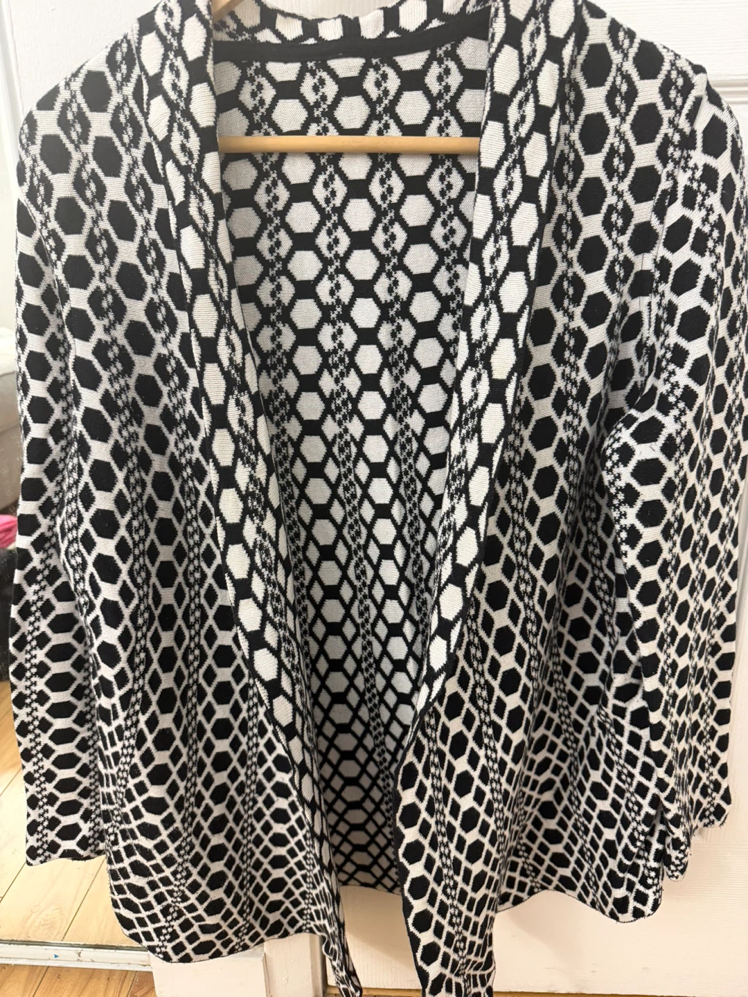 Women's Black and White Geometric Cardigan - photo 4