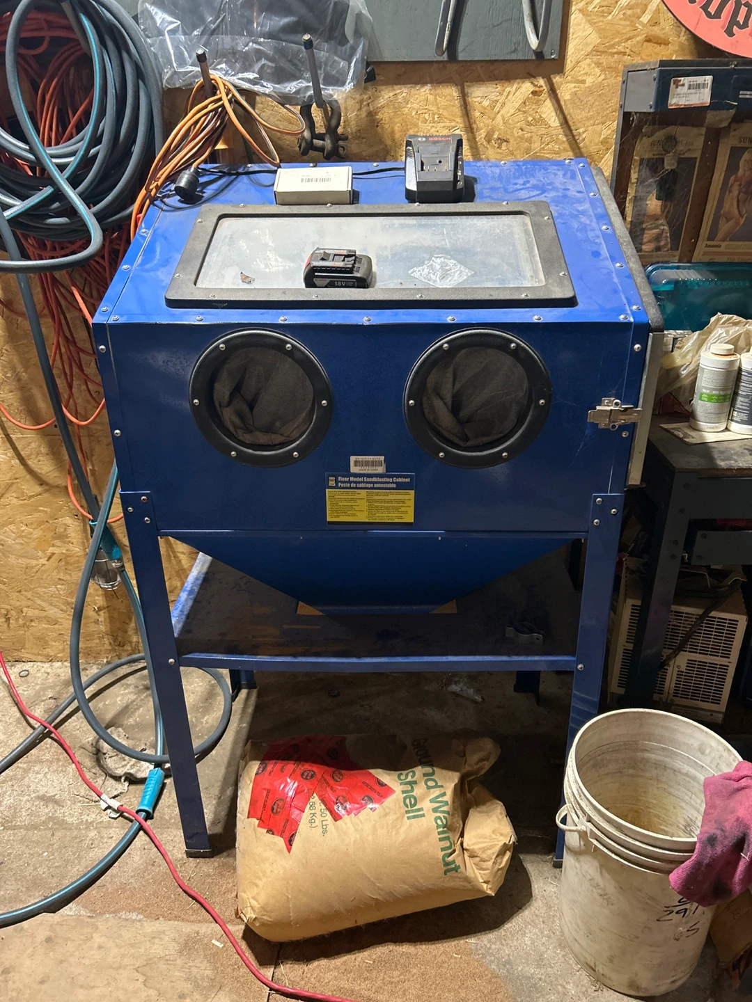 Blue Floor Model Sandblasting Cabinet