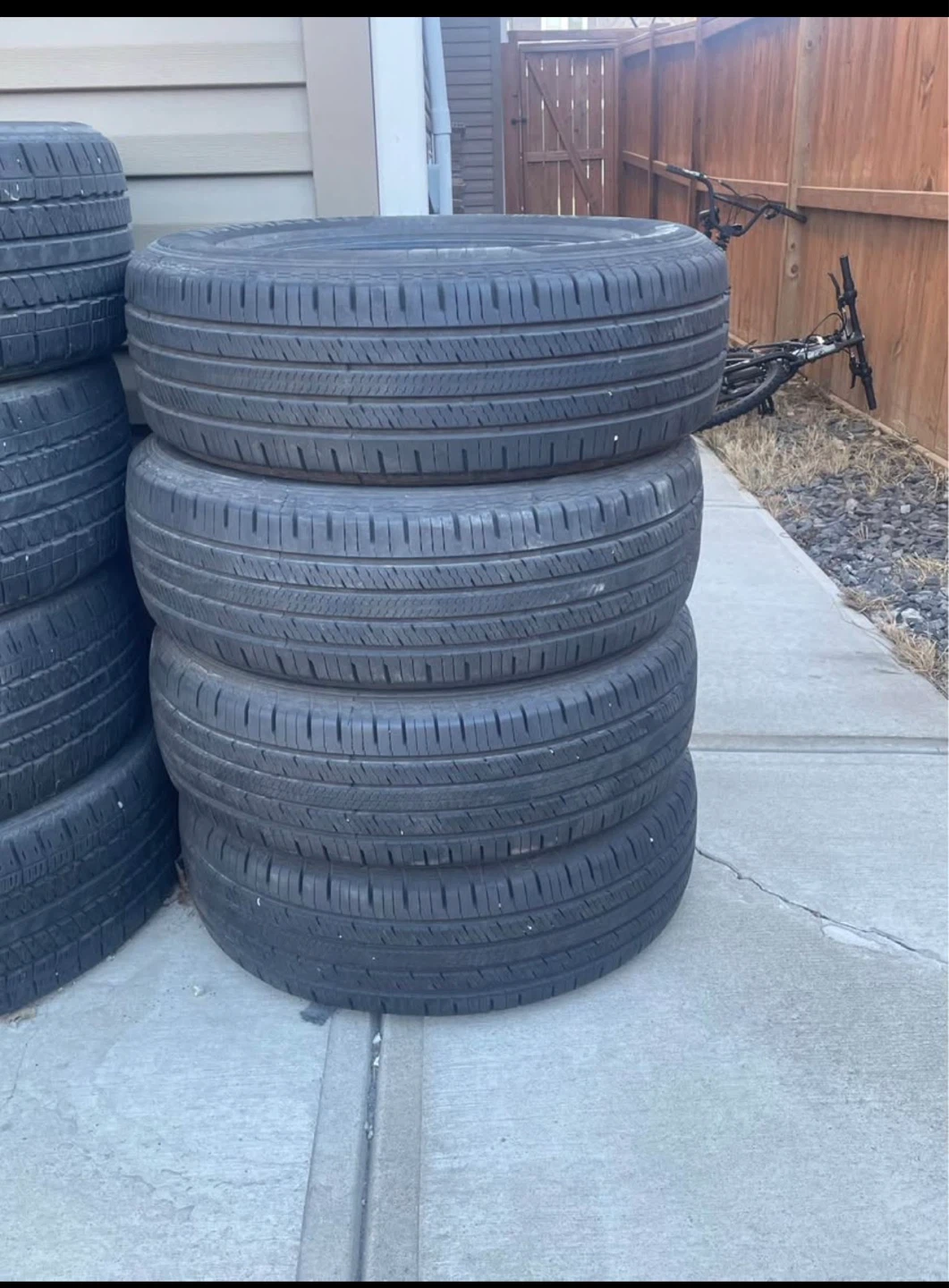 Motomaster Hydra Edge 215/70R16 Tires (Set of 4)