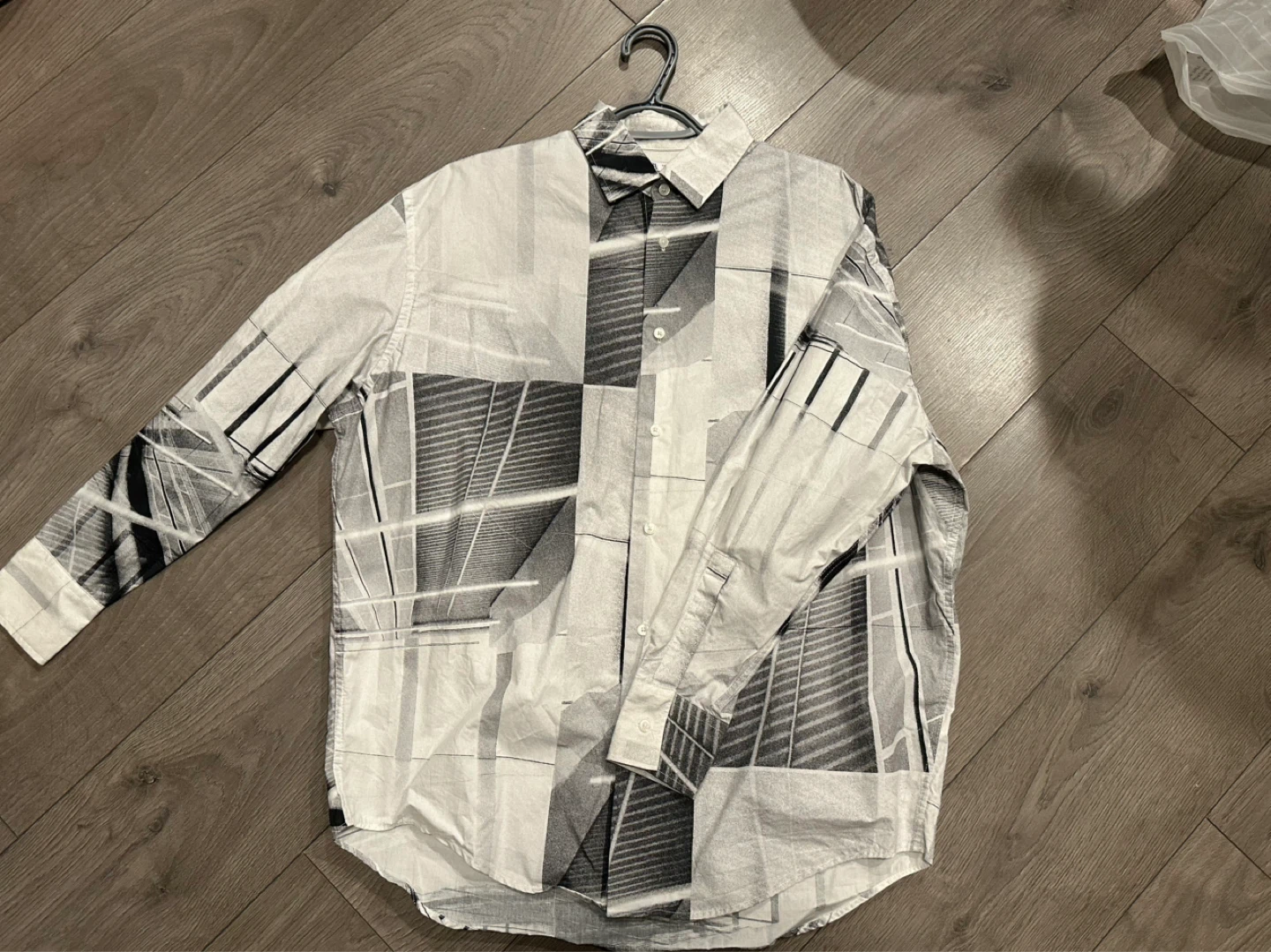 Men's Long Sleeve Graphic Button-Up Shirt