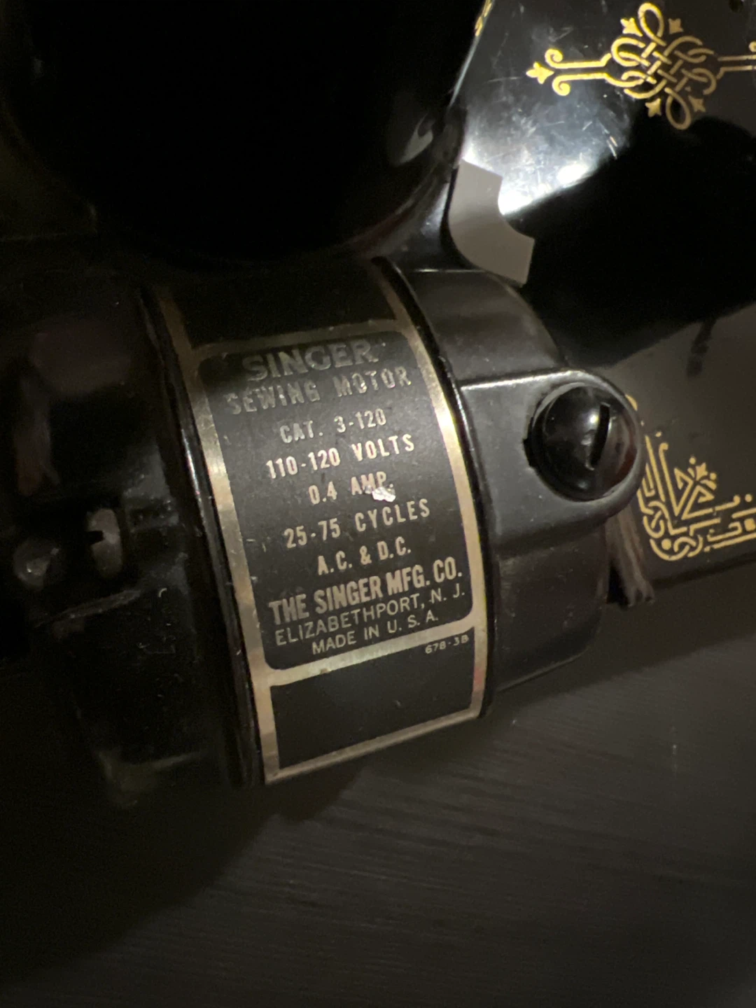 Vintage Singer Sewing Machine - photo 2