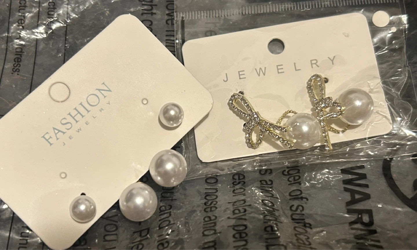 BRAND NEW Pearl & Bow Earrings Set