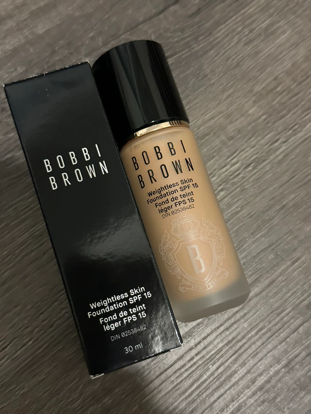 Bobbi Brown Weightless Skin Foundation SPF 15 - Natural - photo 3