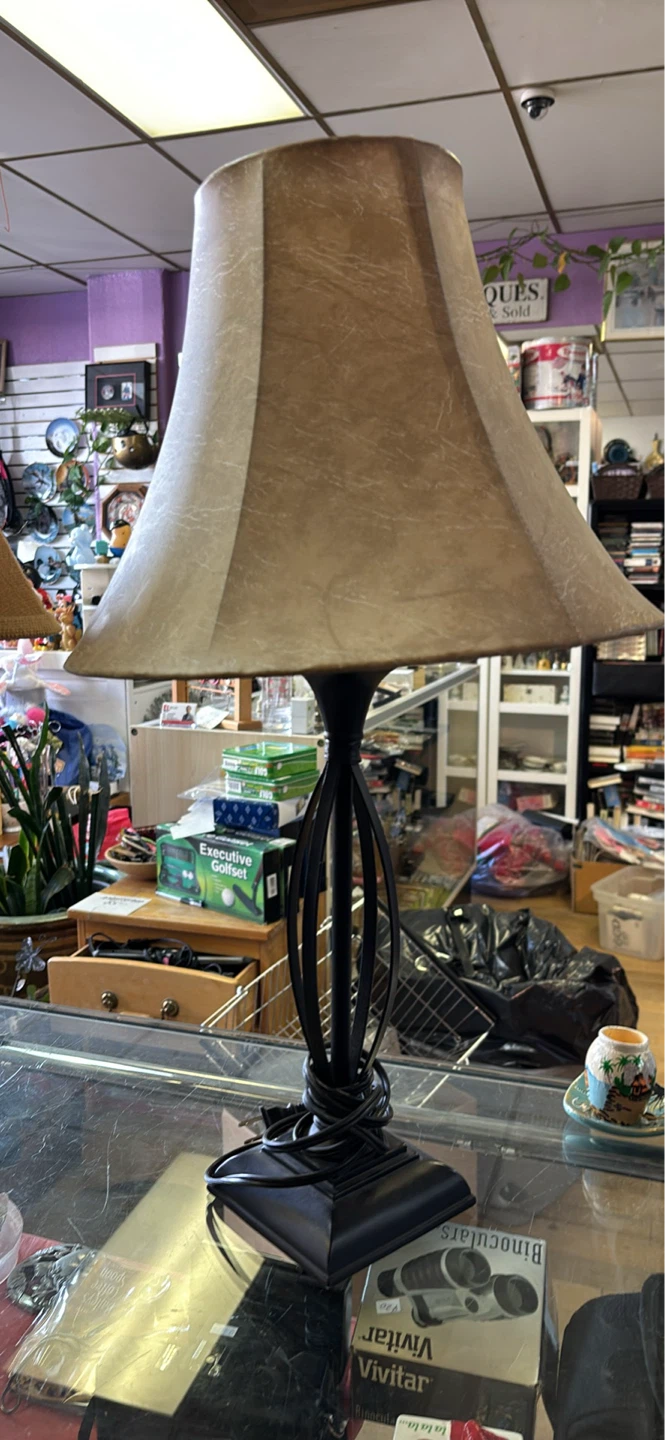 Table Lamp with Decorative Base - photo 2