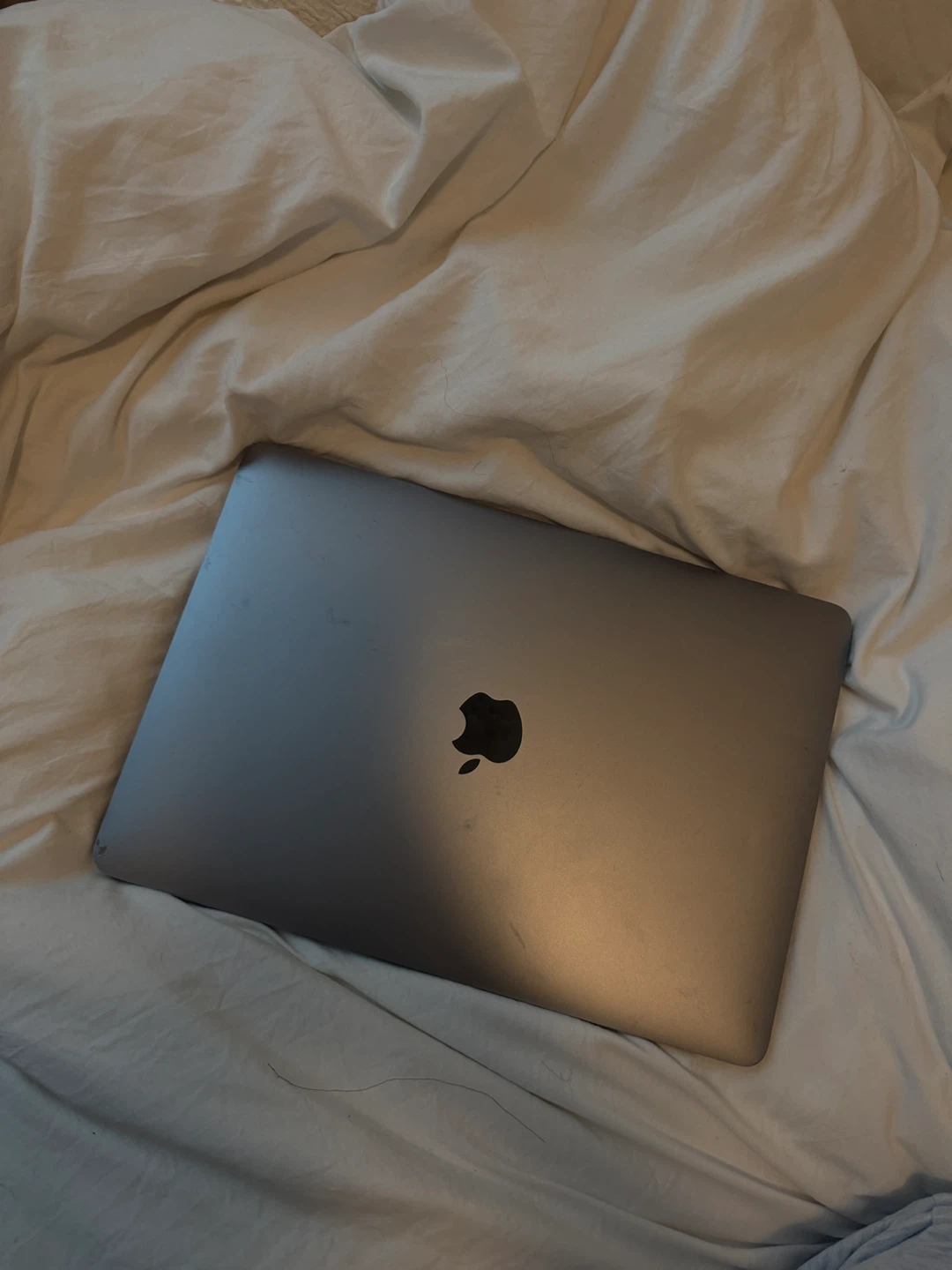 Apple MacBook Pro 13-inch 2019 - photo 3