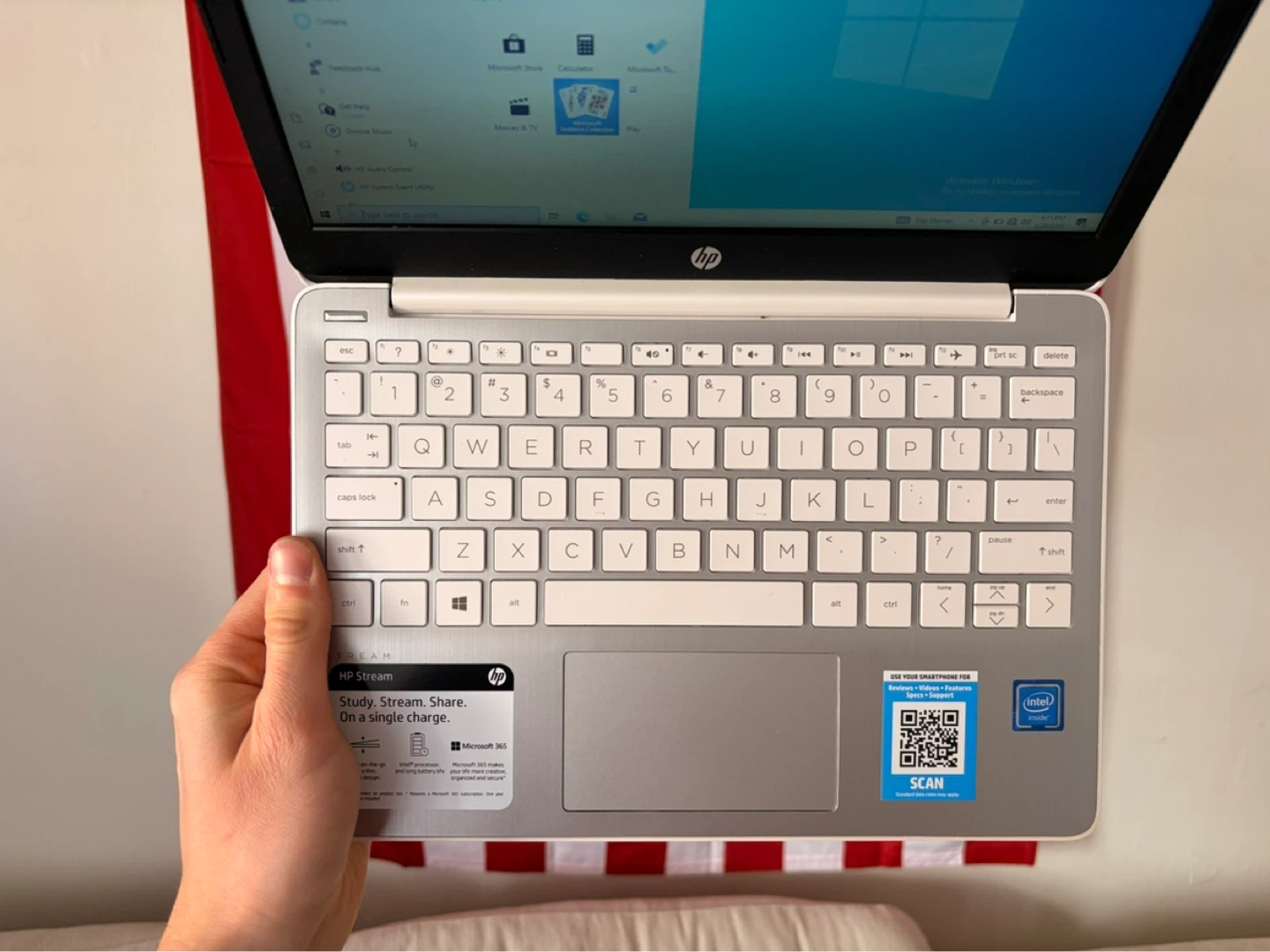 HP Stream 11-ak0035nr Laptop — good for study - photo 3