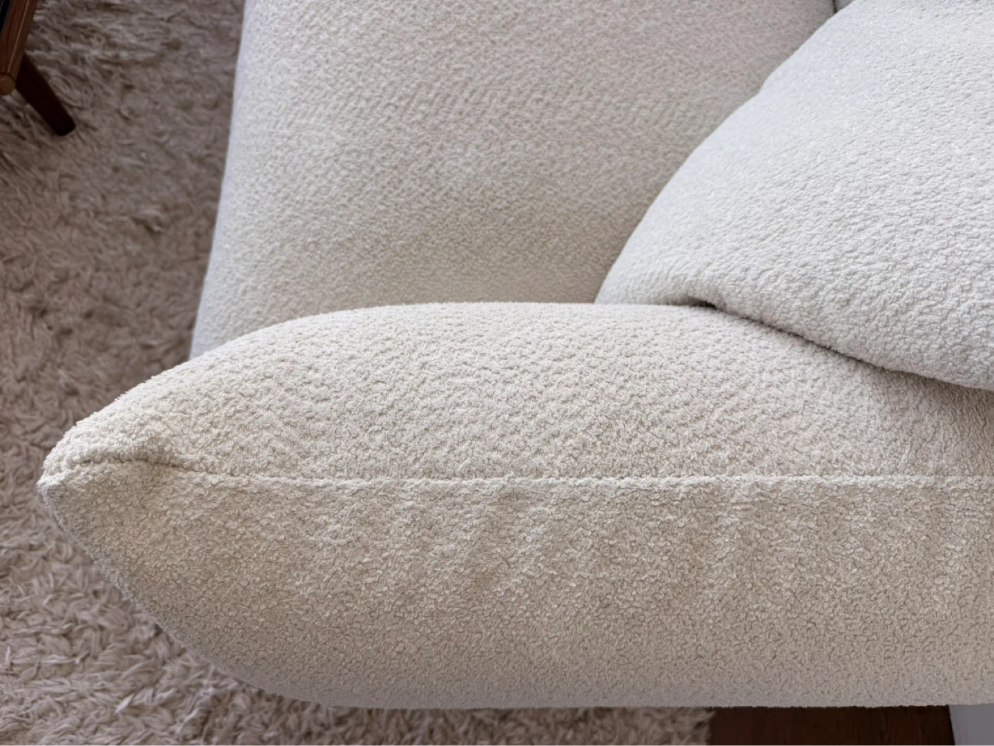 Modern Cream Bouclé Sofa – Excellent Condition - photo 3