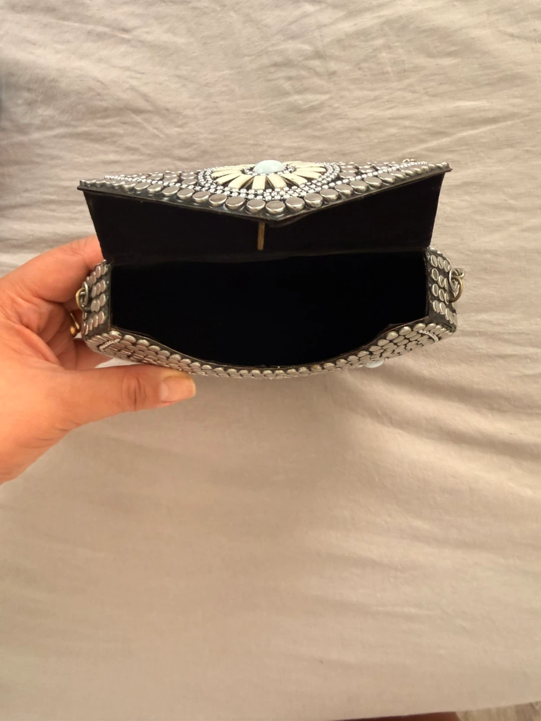 Artisan Heart-Shaped Embellished Clutch Purse with Chain Strap - photo 4