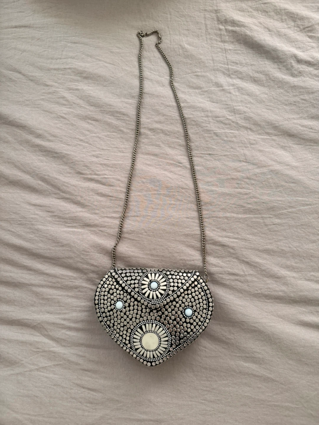 Artisan Heart-Shaped Embellished Clutch Purse with Chain Strap - photo 2