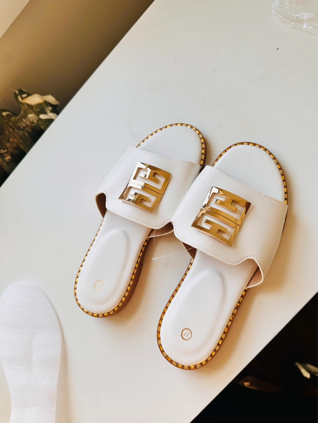 White slides with gold buckle - photo 3