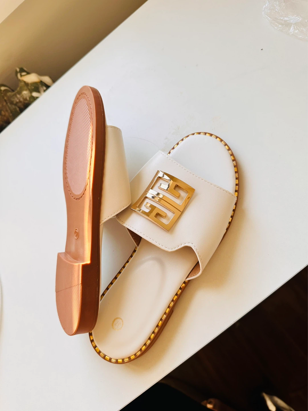 White slides with gold buckle - photo 2