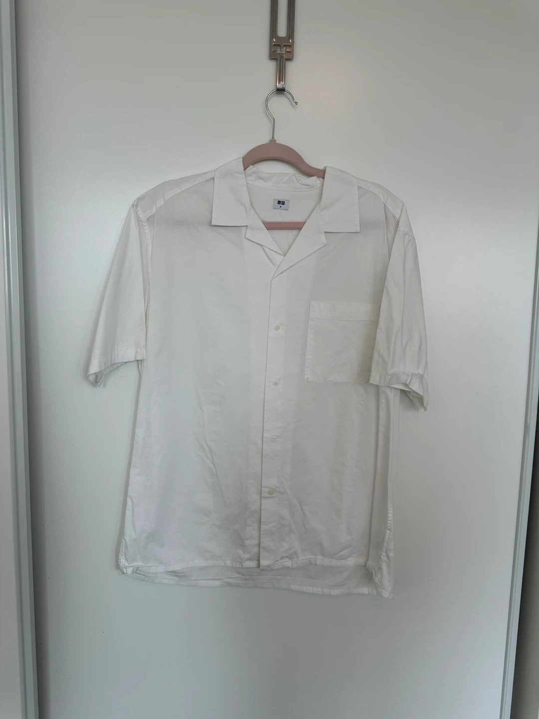 Uniqlo White Short-Sleeve Button-Up Shirt Size M
