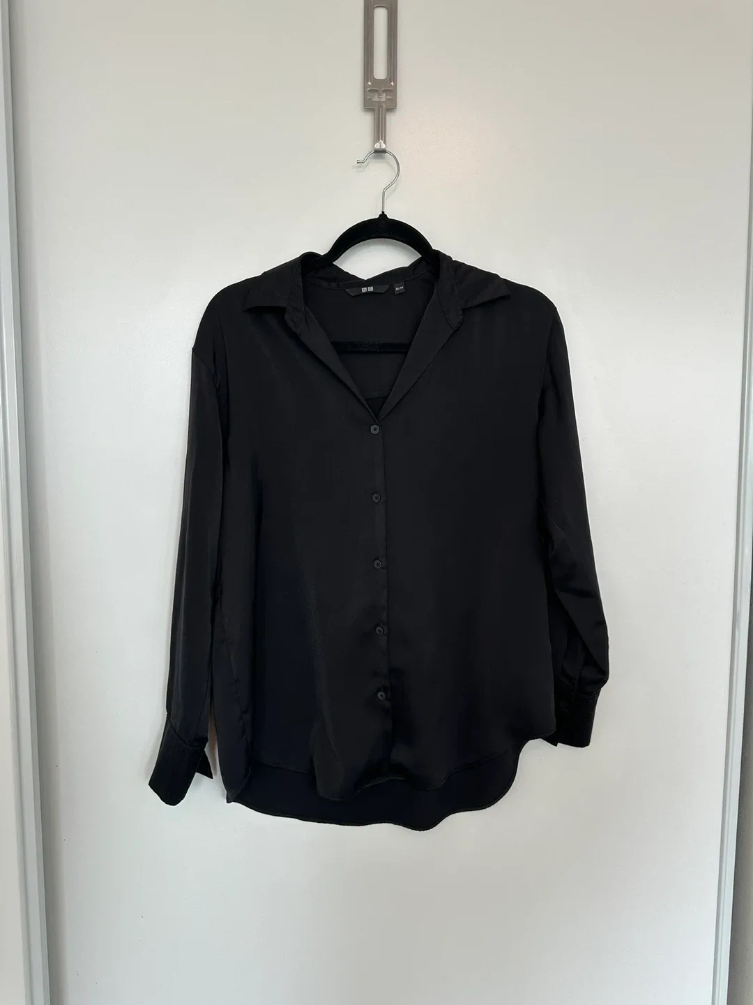 Uniqlo Black Button-Up Shirt - XS