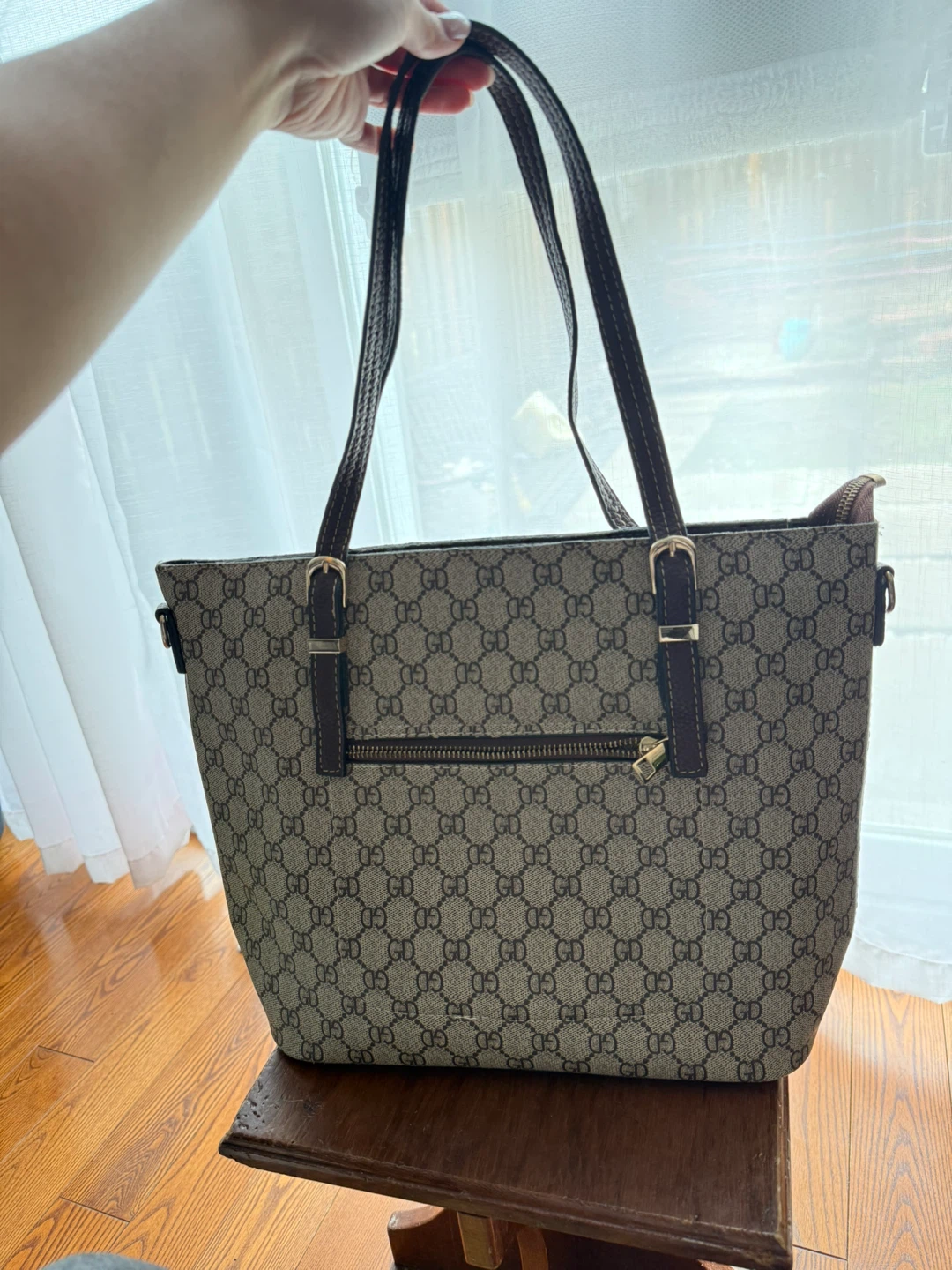 Medium-size Handbag