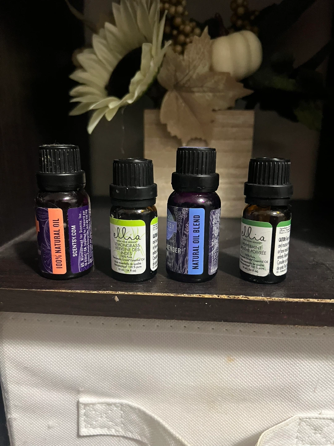 Used Scentsy & Ellia Essential Oil Set - photo 2