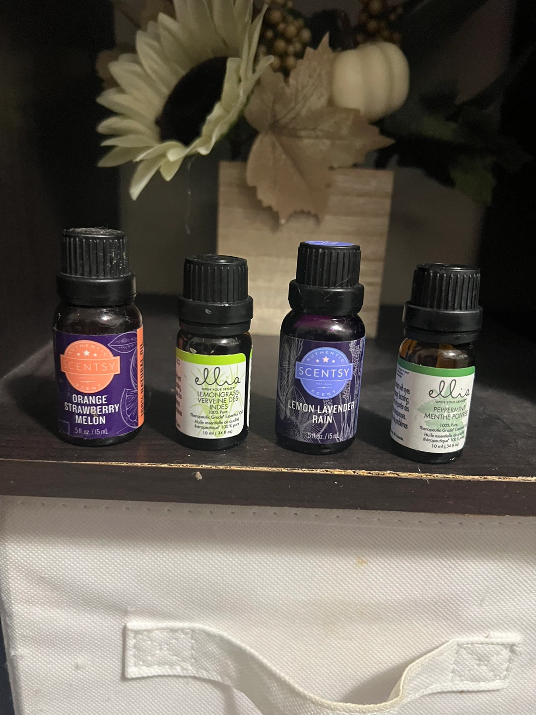 Used Scentsy & Ellia Essential Oil Set