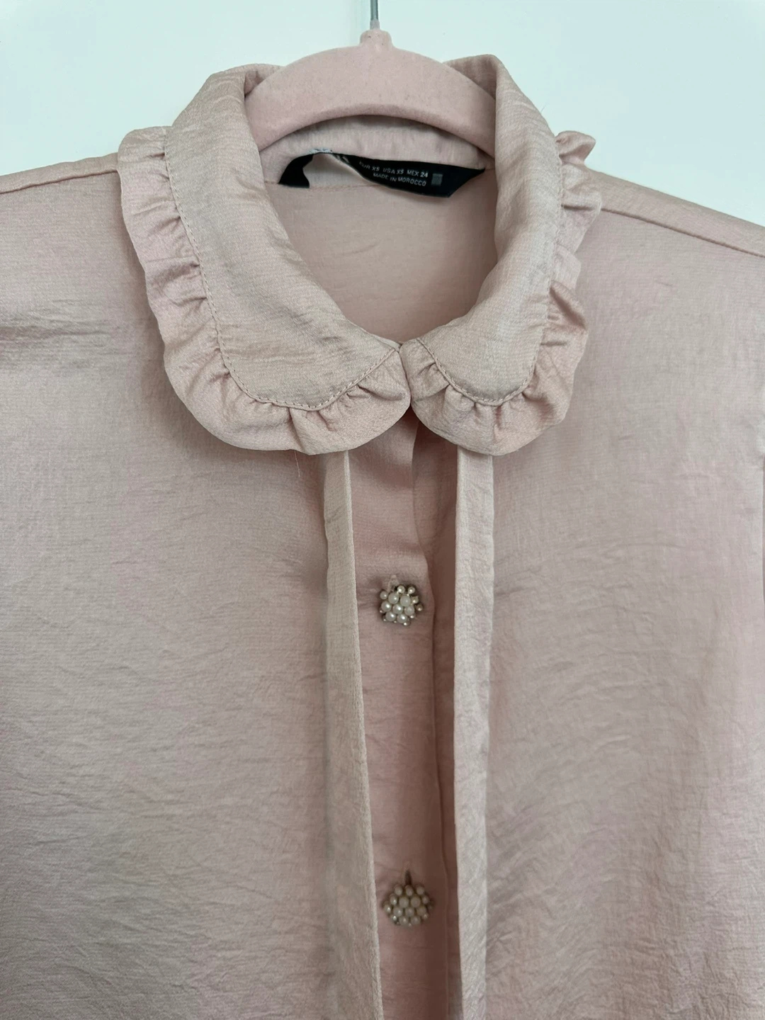 Zara pink long sleeve ruffled collar blouse with pearl buttons - photo 2